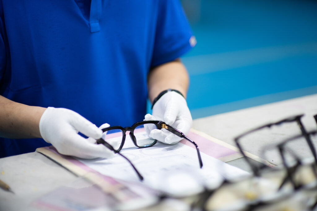 Eyewear assembly and presentation preparation