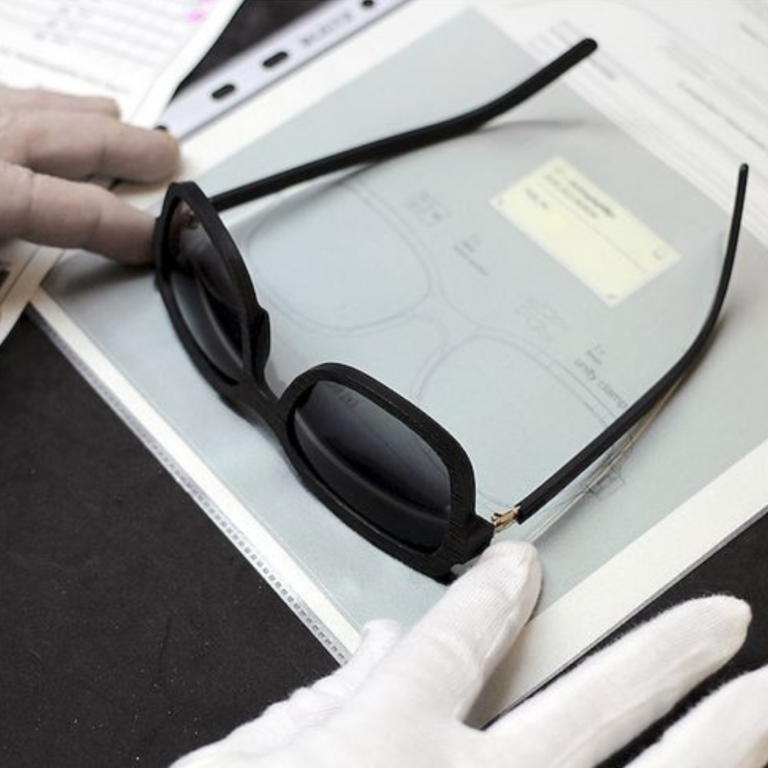 Eyewear quality control stage