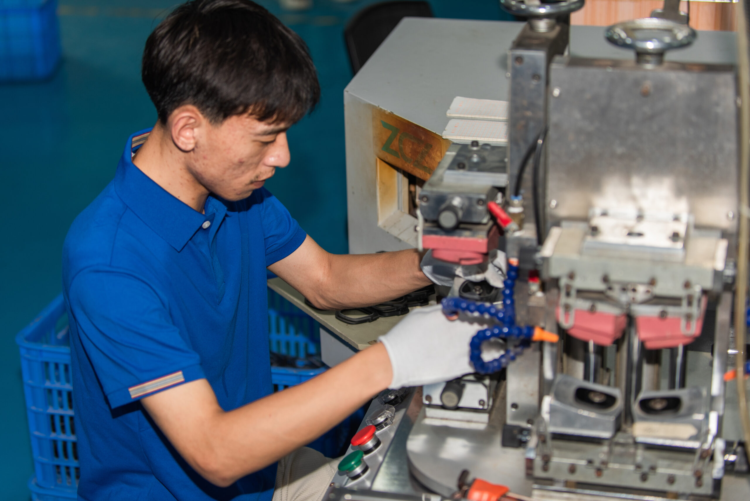 Frame machining during eyewear production