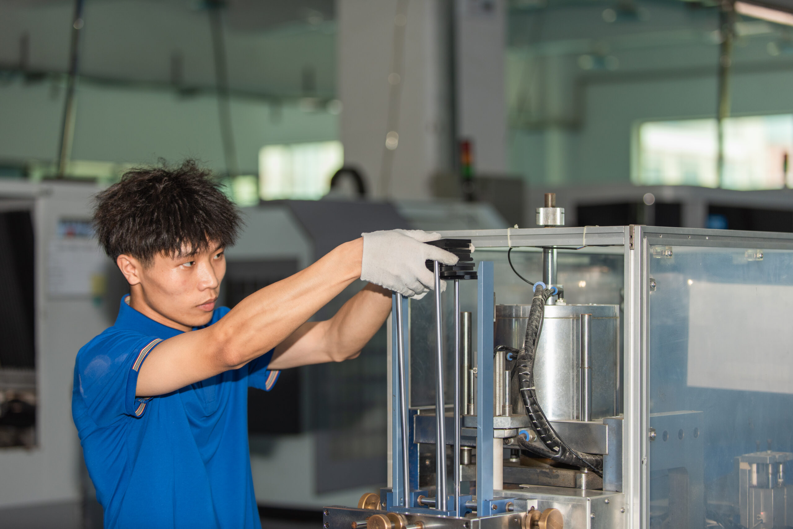 Component preparation during eyewear production