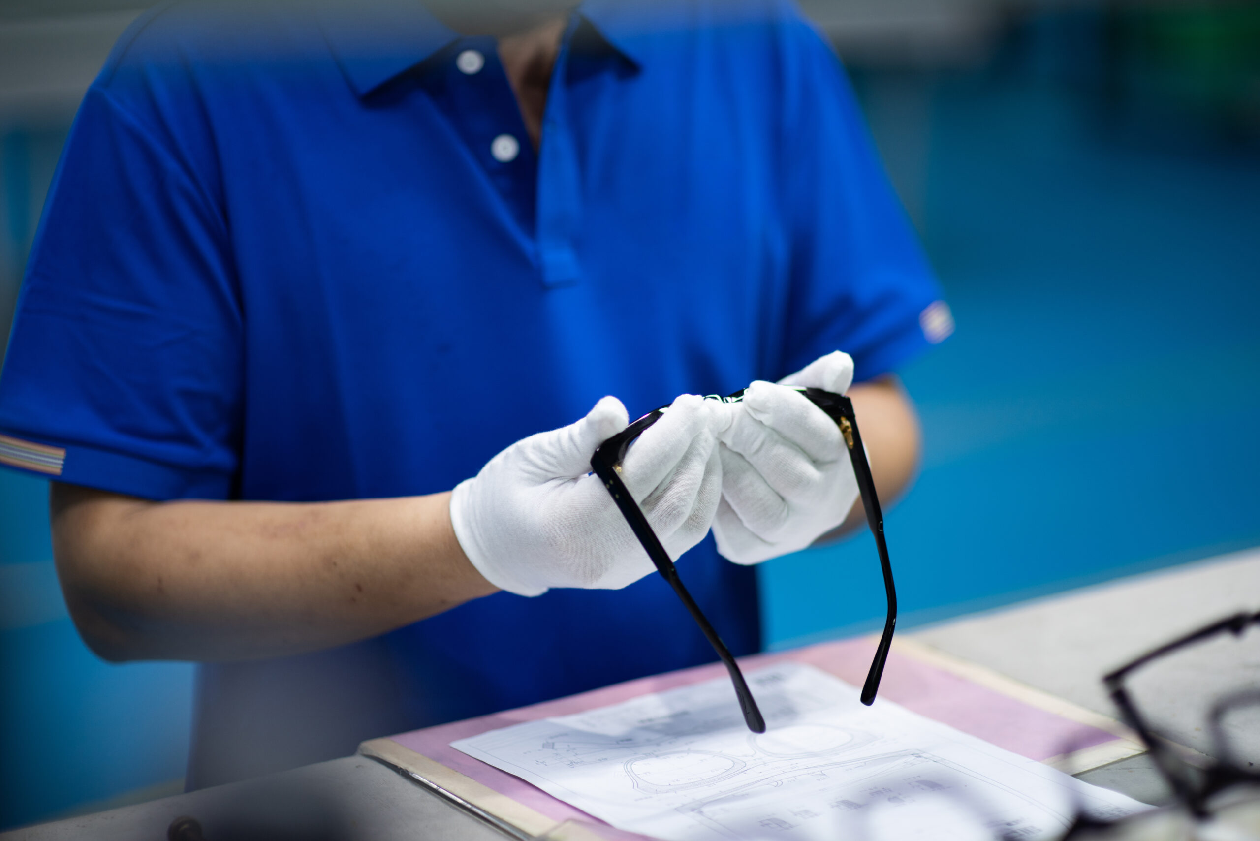 Final quality review in D Marjan eyewear manufacturing